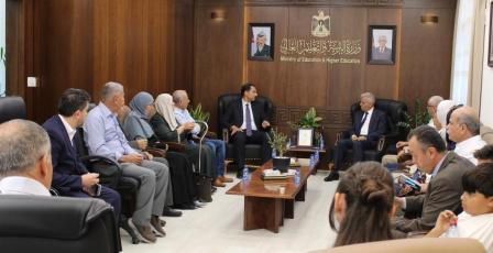 التربية" تكرم الطلبة الفائزين بمسابقة الأستاذ جلال الخطيب (المنهل في البيولوجيا)