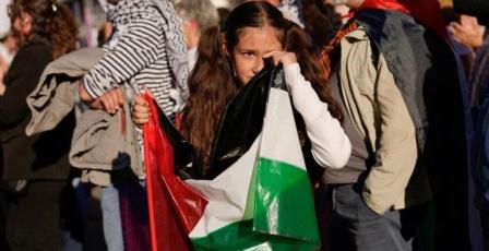 باريس تمنح "المواطنة الفخرية" للمدنيين والصحفيين الفلسطينيين