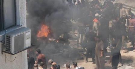 بالصور: شهداء وجرحى في قصف الاحتلال مركبة وسط مدينة غزة