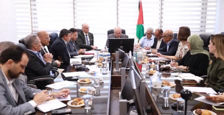 حجاوي يدعو الدول المانحة لزيادة الدعم المالي لقطاع الحكم المحلي