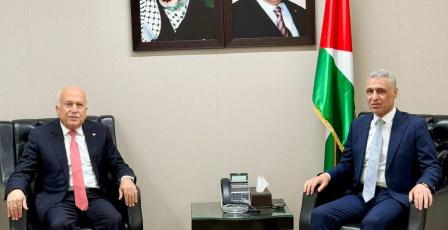 الوزير قنديل يلتقي وزير الاقتصاد ويبحثان تعزيز التعاون لدعم القطاع الاقتصادي