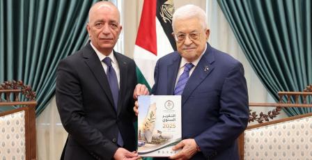 الرئيس يتسلم التقرير السنوي لسلطة الأراضي 2025