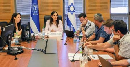لجنة في الكنيست تقرّ بتداعيات اقتصادية واسعة لوقف دخول العمال الفلسطينيين