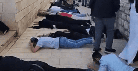 بالفيديو: مستوطنون يقتحمون المسجد الأقصى ويؤدون طقوسا تلمودية