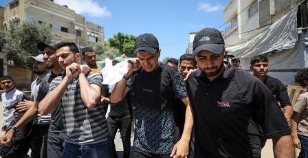 غزة: استشهاد مواطن بقصف على حي الزيتون وانتشال شهيدين من بيت لاهيا
