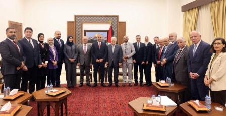 الرئيس عباس يستقبل رئيس وأعضاء بلدية الخليل