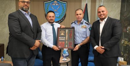 كهرباء القدس تبحث تعزيز التعاون المشترك مع جهاز الشرطة الفلسطينية لضمان استمرارية الخدمة للمواطنين