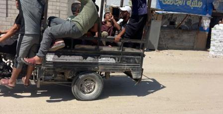 استشهاد طفل بنيران الاحتلال وجرحى في قصف على مدينة خان يونس