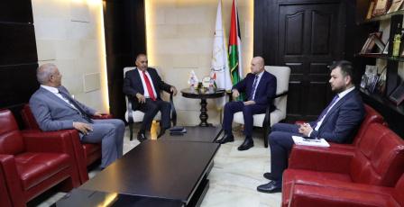 الهباش ومدير وكالة بيت مال القدس يبحثان تعزيز التعاون والعمل المشترك