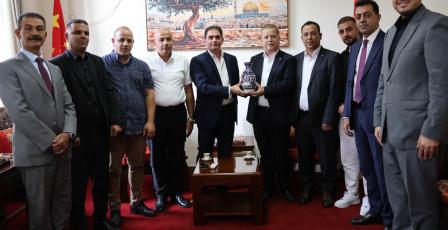 السفير عواد يشيد بالدعم الصيني في تدريب الكوادر الفلسطينية بمجالات التنمية الاقتصادية والمناطق التجارية الحرة
