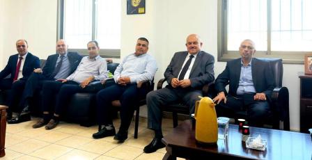 كهرباء طوباس تبحث مع وزير الحكم المحلي ملف ديون المجالس المحلية