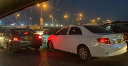 الاحتلال يحتجز مئات المركبات على حاجز بيت إكسا