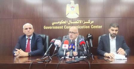 وزير المالية: استمرار صرف 50% من الرواتب حتى نهاية العام.. والأسبوع المقبل يشهد انفراجاً في أزمة المحروقات