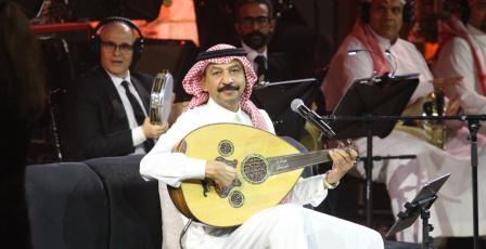 صور | عبادي الجوهر يطرب الجمهور في أول ظهور بمهرجان جرش