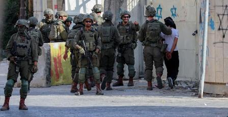مواجهات وإصابات خلال حملة اقتحامات واعتقالات بالضفة والقدس