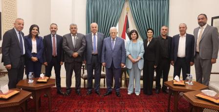 الرئيس عباس يستقبل رئيس وأعضاء بلدية البيرة ويوجههم بمضاعفة الجهود لخدمة المواطنين وتعزيز صمودهم