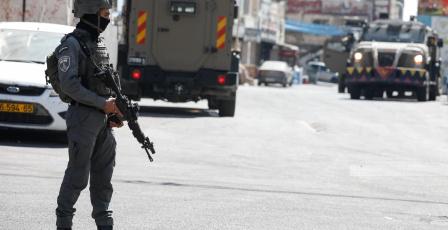 الاحتلال يوسع حملات الدهم والاعتقال في قلنديا وكفر عقب