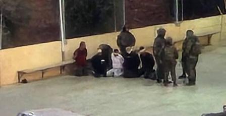 مستوطنون يهاجمون مسجدا في بلدة إذنا والاحتلال يعتقل 7 مواطنين