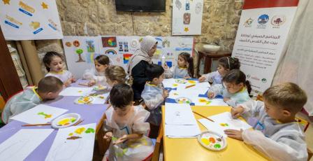 "المدارس الصيفية" تختتم فعالياتها في القدس.. شهر من التعلم واللعب وتنمية المواهب بدعم مغربي