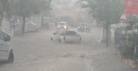 الشرطة توجّه إرشادات وتحذيرات للسائقين بسبب هطول الأمطار