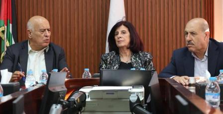 بلدية نابلس والمجلس الأعلى يبحثان دعم تأهيل الملعب البلدي وإنشاء الصالة الرياضية المغلقة