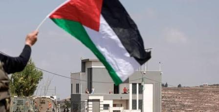 حصار المستوطنين لثلاثة منازل يدخل أسبوعه الثاني وتحويل منزل إلى ثكنة عسكرية