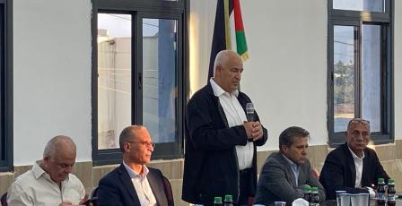 وزير الداخلية يعقد لقاءً في النبي صالح ويؤكد تعزيز السلم الأهلي وسيادة القانون
