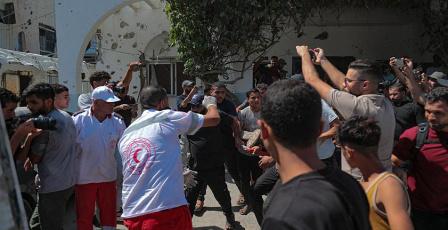 شهيد وجرحى بقصف إسرائيلي استهدف فناء منزل بمدينة دير البلح