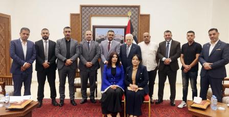 الرئيس عباس يستقبل رئيس وأعضاء مجلس بلدي سلفيت المنتخبين
