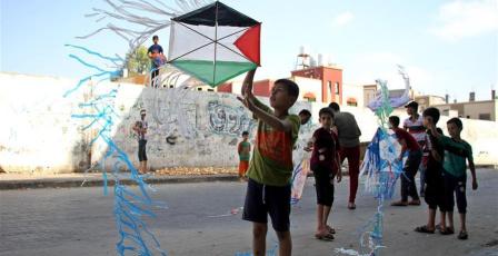 طائرات ورقية تتحول إلى ذريعة للتصعيد.. خريس لراية: الاحتلال يوظف الخوف والمزايدات الانتخابية ضد غزة