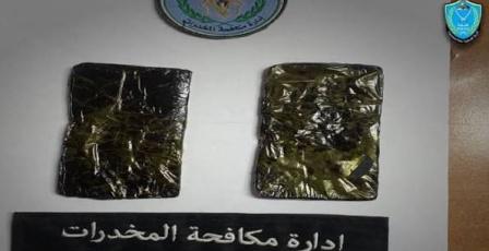 القبض على شخصين وضبط بلاطتين من الحشيش في ضواحي القدس 