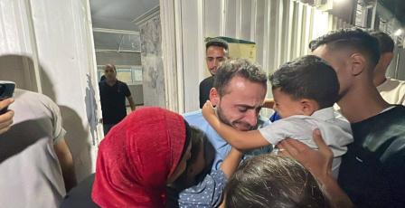 صورة: وصول خمسة أسرى محررين إلى مجمع ناصر الطبي في خان يونس