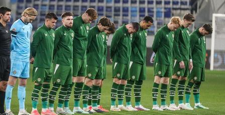 "يويفا" يفتح تحقيقا ببصق لاعب إسرائيلي على مسؤول بمنتخب إيرلندا