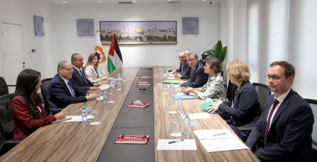 الشيخ يبحث مع وزير الدولة للشؤون الخارجية الألماني آخر التطورات السياسية وتعزيز التعاون المشترك