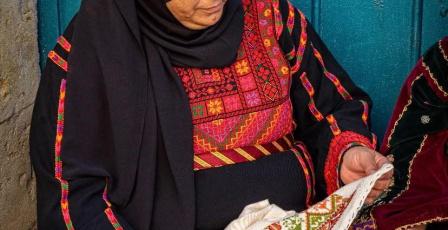 غرزة تحكي حكاية.. هل يصمد التطريز الفلسطيني أمام تحديات العصر؟