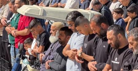 بالصور | عشرات الآلاف يؤدون صلاة الجمعة في المسجد الأقصى