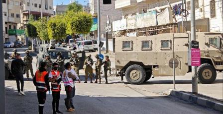 لليوم التاسع: الاحتلال يواصل عدوانه على مدينة الخليل ويدفع بتعزيزات عسكرية