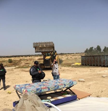 السلطات الإسرائيلية تهدم قرية العراقيب داخل أراضي الـ48 للمرة الـ244