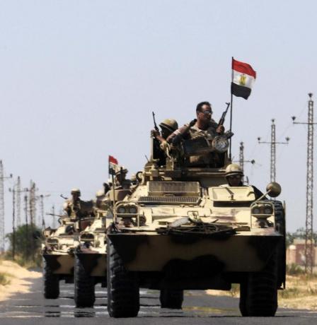 مصر تحذّر إسرائيل من انتهاك أراضيها ولن تغلق الباب أمام مفاوضات غزة