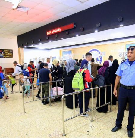 ضريبة المغادرة عبر معبر الكرامة ترتفع إلى 182 شيقلا بدءاً من مطلع 