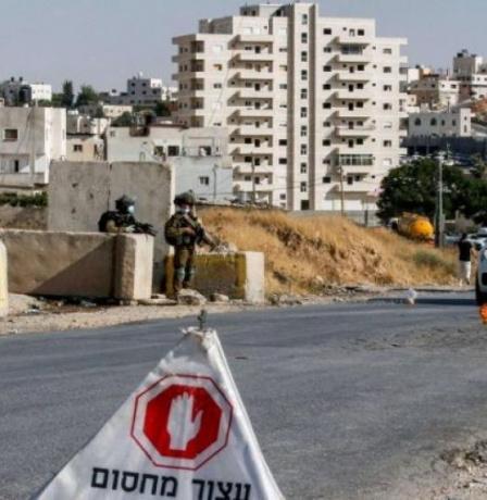 قوات الاحتلال تغلق "المطينة" في حوسان غرب بيت لحم