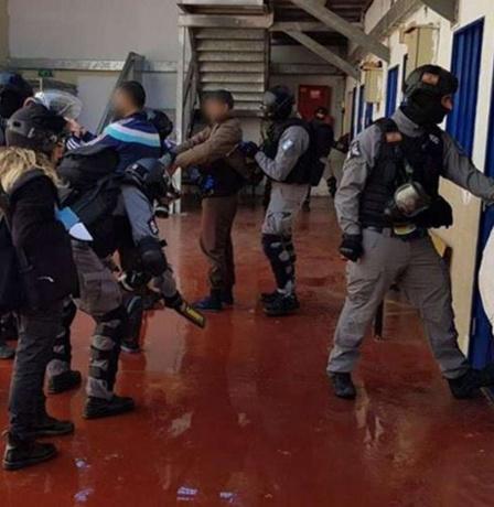 نادي الأسير: تزايد الحالات المرضية وسط اعتداءات وانعدام العلاج في سجن "عوفر"