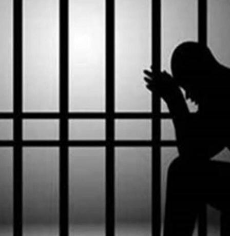 المخابرات الفلسطينية تقبض على مطلوب صادر بحقه أكثر من مذكرة اعتقال