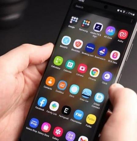 10 تطبيقات تستخدمهاً يوميا تستنزف بطارية هاتفك بصمت