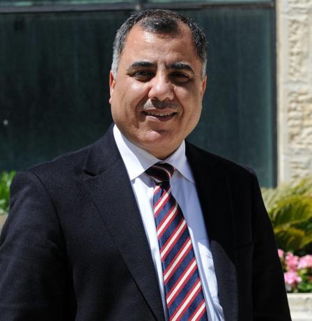 النوم في الخيام البالية وتحت السطوح الآيلة!