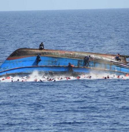 مصرع 50 مهاجرا  بغرق مركبهم بين ليبيا ومالطا