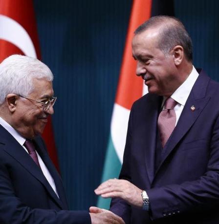 الرئيس عباس يصل تركيا للقاء أردوغان