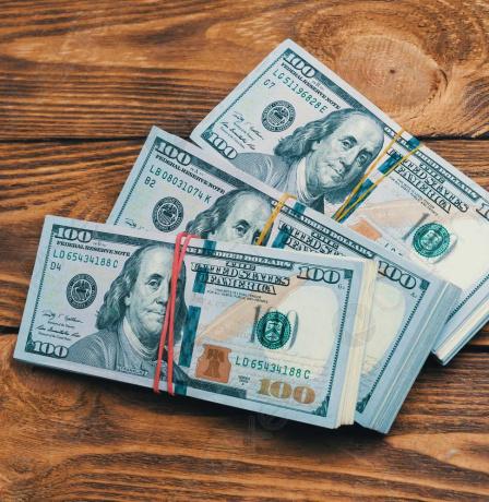 230 مليار دولار.. قنبلة تحوط قد تضرب الدولار دون بيع الأسهم والسندات