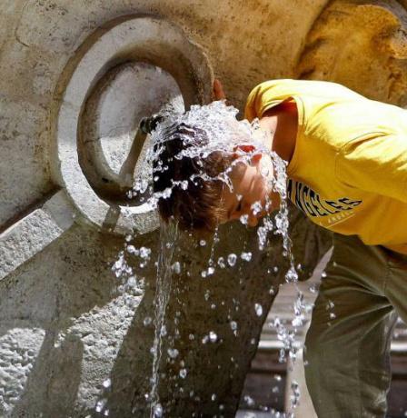 الطقس: أجواء حارة في معظم المناطق