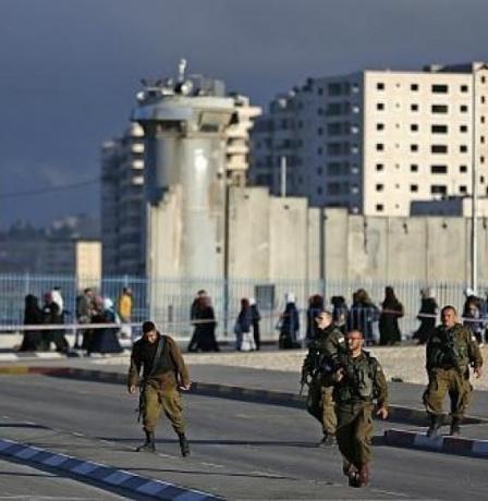 رئيس مجلس قروي قلنديا لراية: مشاريع استيطانية تهدد بتهجير عشرات العائلات ومصادرة مئات الدونمات